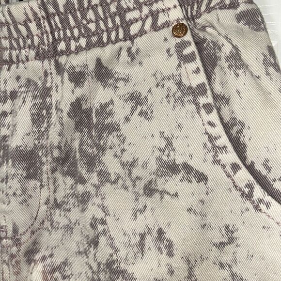 One Teaspoon Tye Dye Gray & White Elastic Waist Shorts(Size 26) - Picture 4 of 8